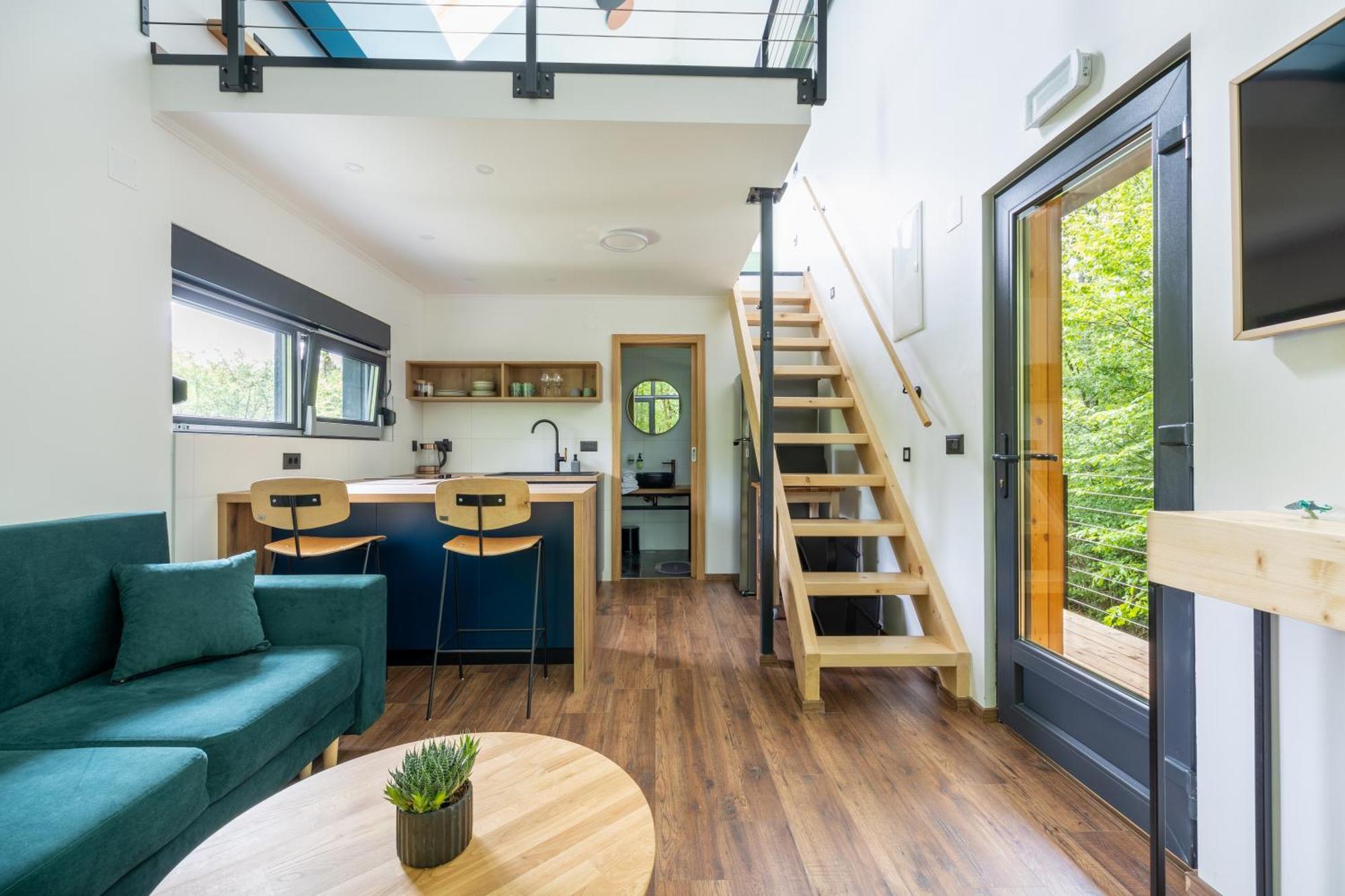 Apartment Tree Elements Treehouse Retreat