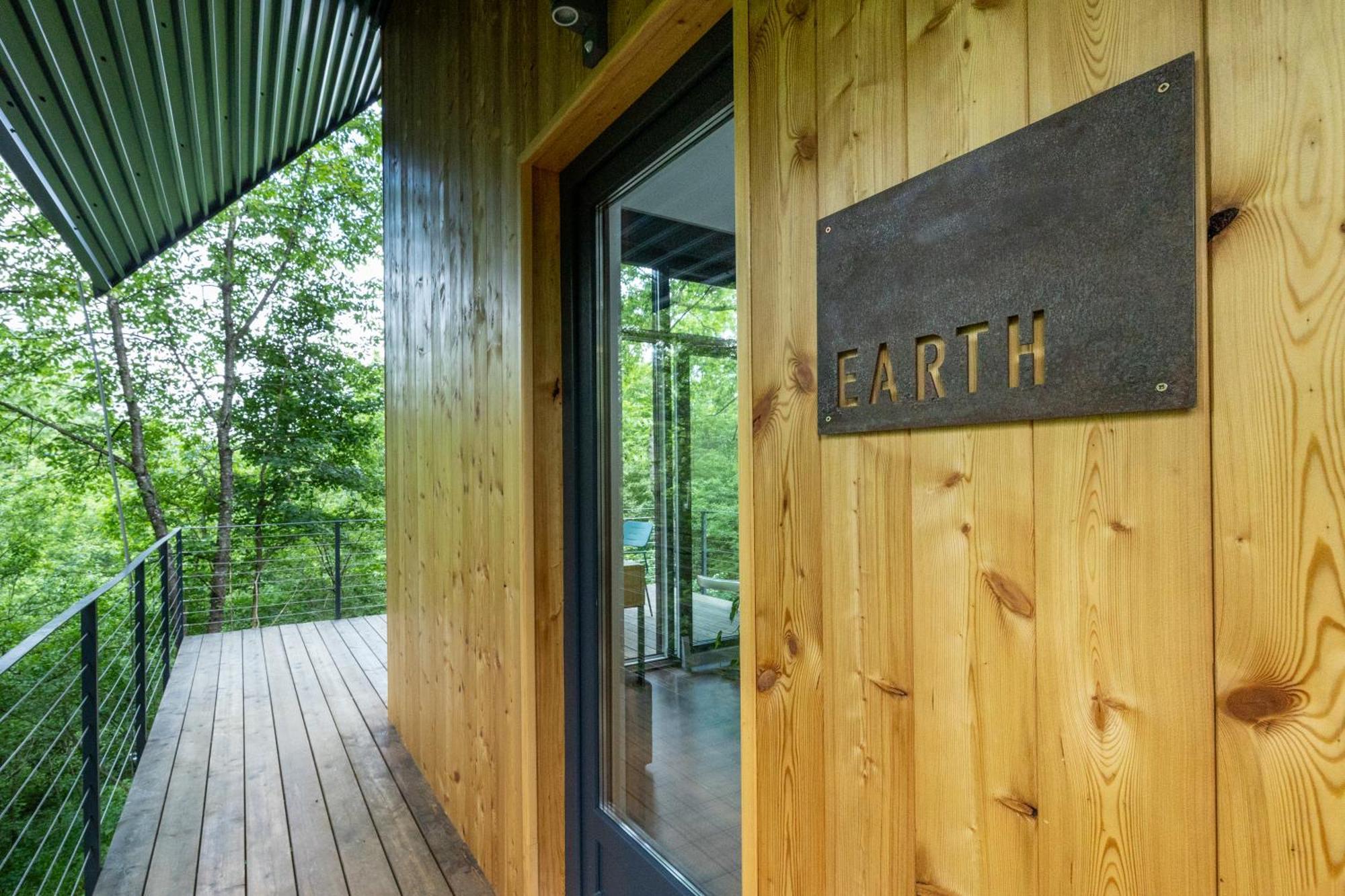 Apartment Tree Elements Treehouse Retreat *
